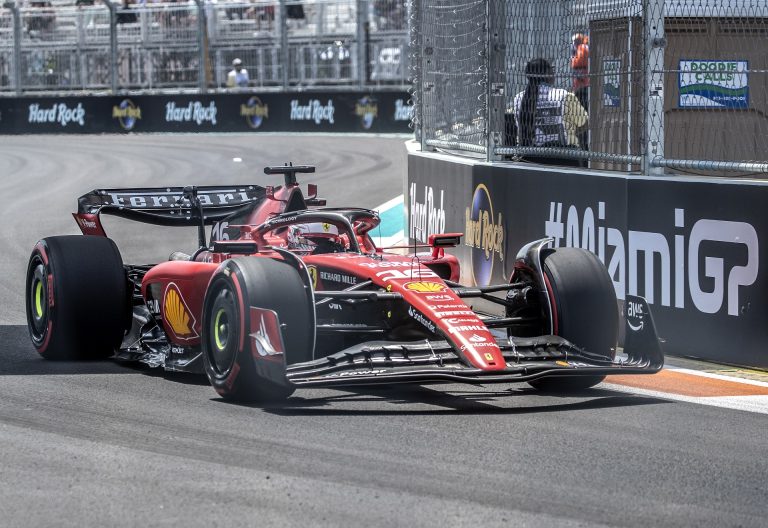 Belső kamerás felvétel Leclerc csattanásáról a Ferrarival a Miami Nagydíjról