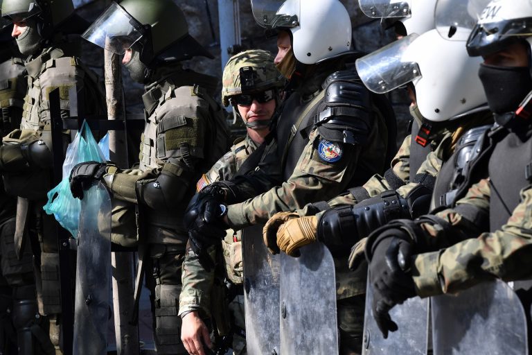 Jelenleg nyugodt a helyzet Észak-Koszovóban a legutóbbi összecsapások után