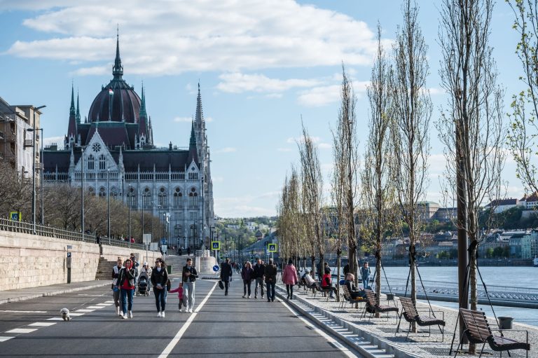 Ezen a hétvégén ismét a mozogni vágyók vehetik birtokba a Pesti alsó rakpartot