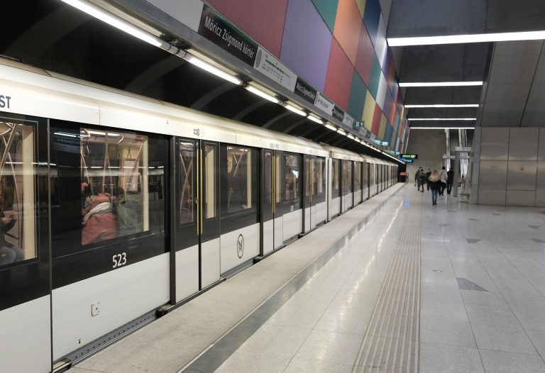 Helyreállt a 4-es metró közlekedése