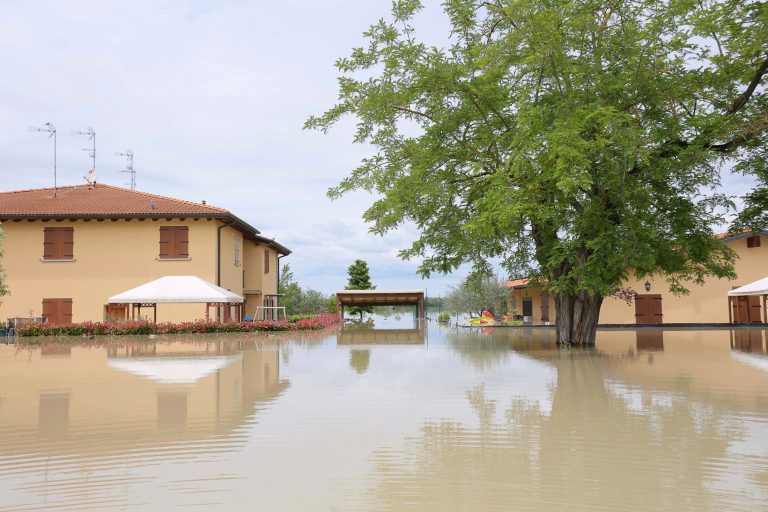 13-ra emelkedett az olaszországi áradások halálos áldozatainak száma