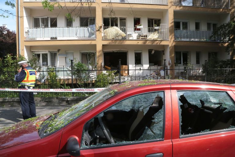 Helyszíni fotók a soproni társasházban történt robbanásról