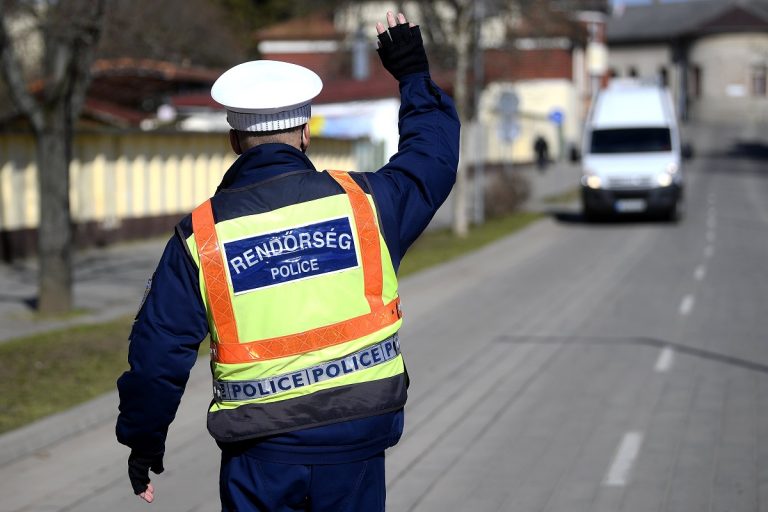 Hétfőtől újra lecsapnak a rendőrök a hazai utakon