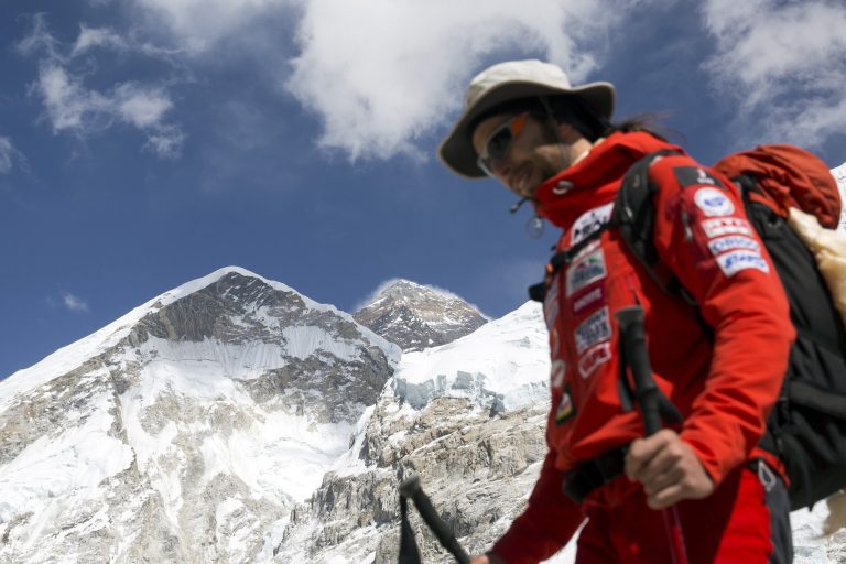 Nem küld jeleket a Mount Everest meghódítására indult Suhajda Szilárd nyomkövetője