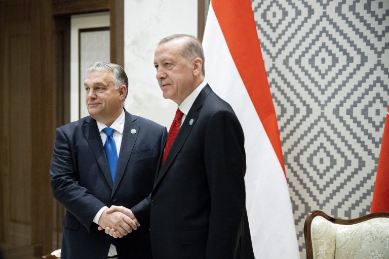 Erdogan is gratulált Orbán Viktornak, és meghívta a beiktatási ünnepségére (fotóval)