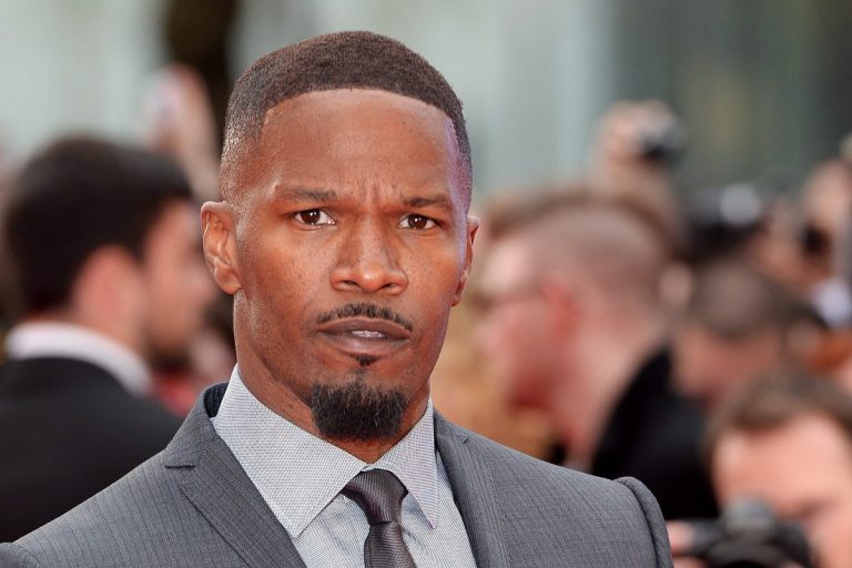 Jamie Foxx továbbra is egy rehabilitációs intézményben tartózkodik