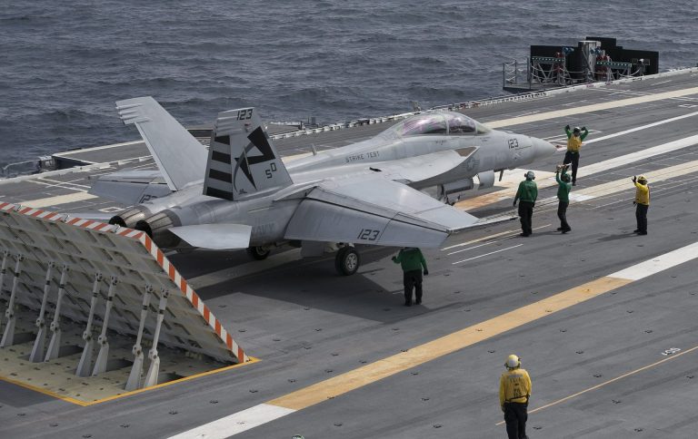 Az USA agresszív manőverrel vádolja Kínát a Dél-kínai tenger felett