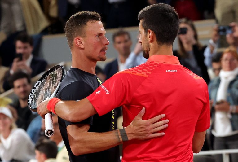 Fucsovics kikapott Djokovicstól a Roland Garroson