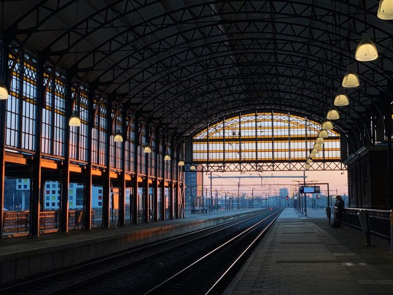 Két férfi is a vonat elé vetette magát egy szlovákiai vasútállomáson