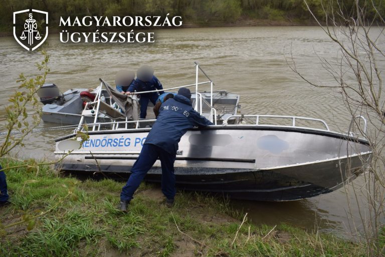 Pénzbüntetést és eltiltást is kapott egy vízbe borult vízirendőr