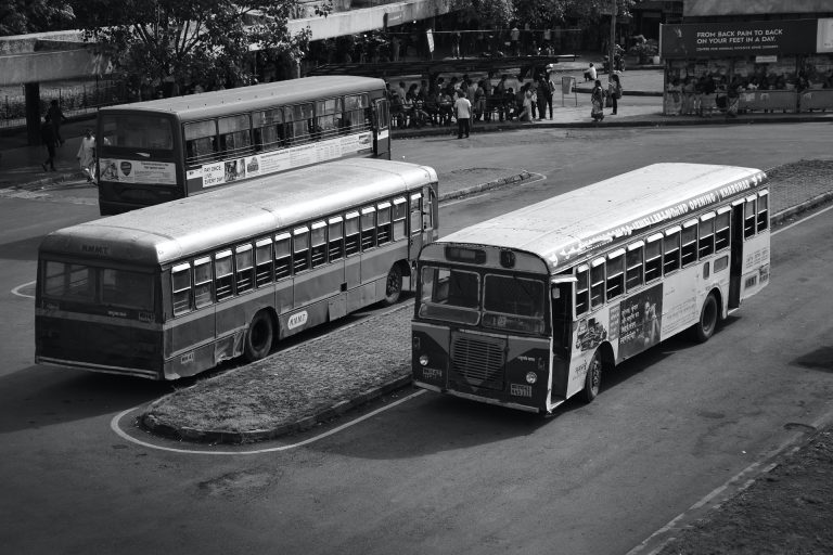 Újabb tragikus buszbaleset történt Indiában, sokan meghaltak