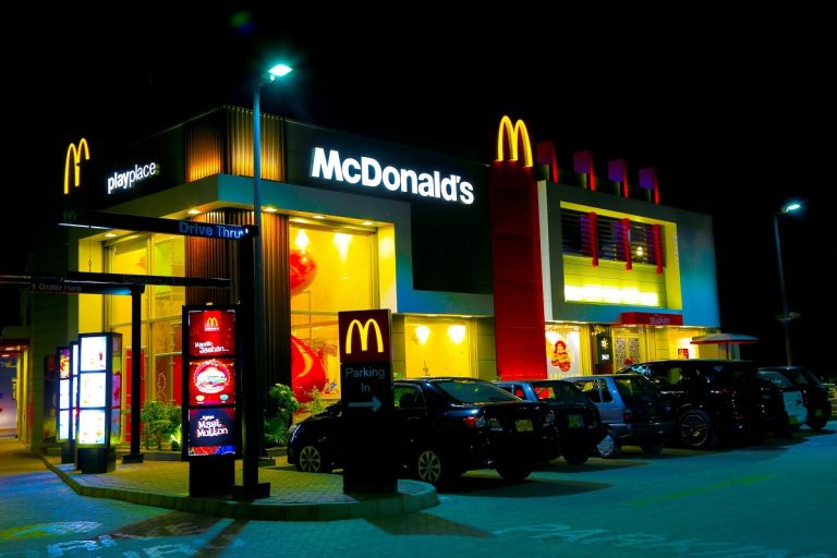 Éjjel kettőig dolgoztattak tízéves gyerekeket egy McDonald’s-ban
