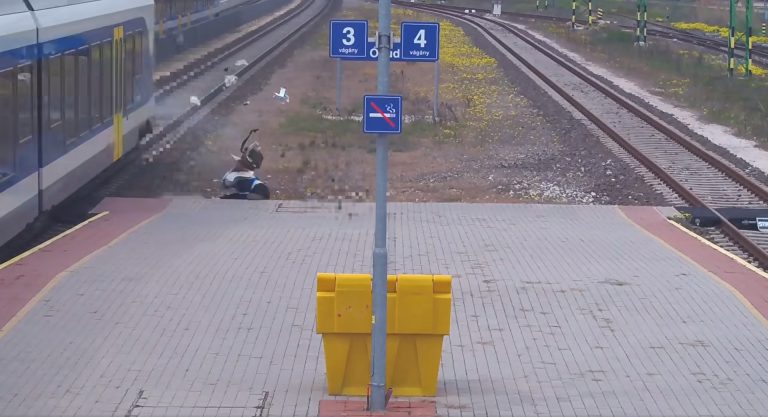 Sokkoló felvételt tett közzé a MÁV egy vonatgázolásról – az áldozat túlélte