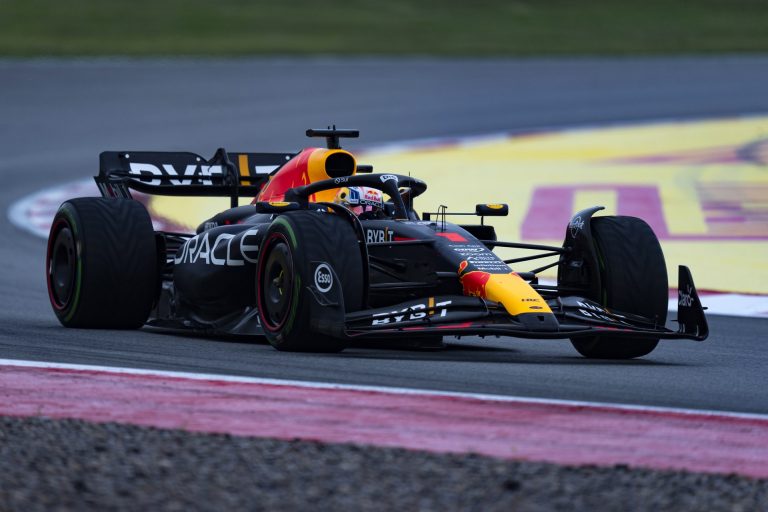 Videón, ahogyan Verstappen elkáromkodja magát Gasly miatt a Spanyol Nagydíjon