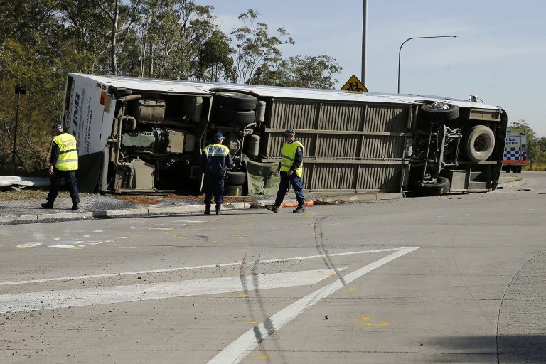 Legkevesebb 10 ember meghalt egy esküvői buszbalesetben