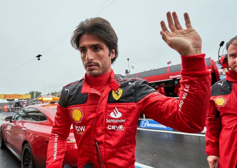 Videón Sainz nagy becsapódása a Ferrarival a Kanadai Nagydíj időmérője előtt