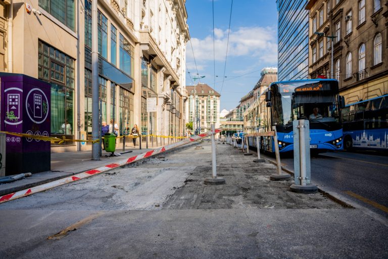 Karácsony jelenti, véget ért a metró felszíni pótlása is