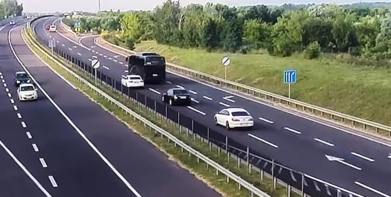 Megdöbbentő buszbalesetet vettek videóra az M2-esen