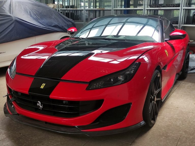 Féláron lehet licitálni egy NAV által lefoglalt Ferrari Portofinóra