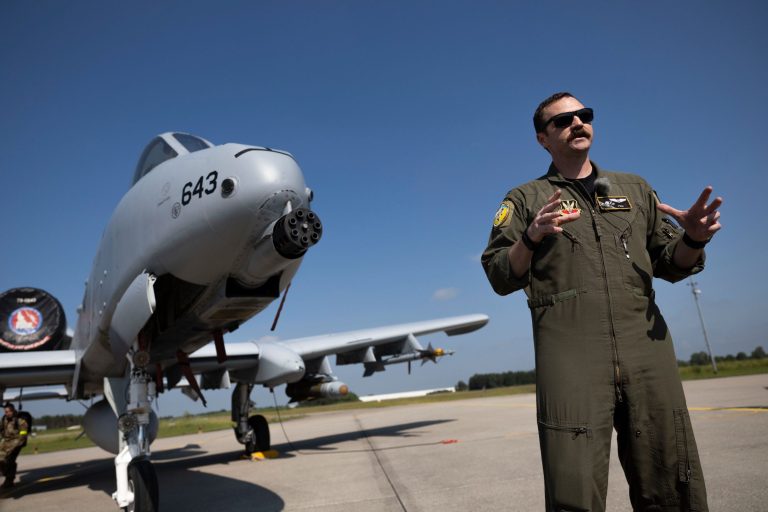 A NATO ritkán látott légi hadgyakorlatba kezd „erődemonstrációként”