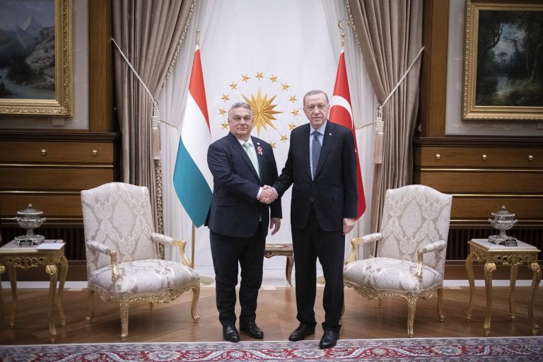Orbán Viktor Törökország felé vette az irányt