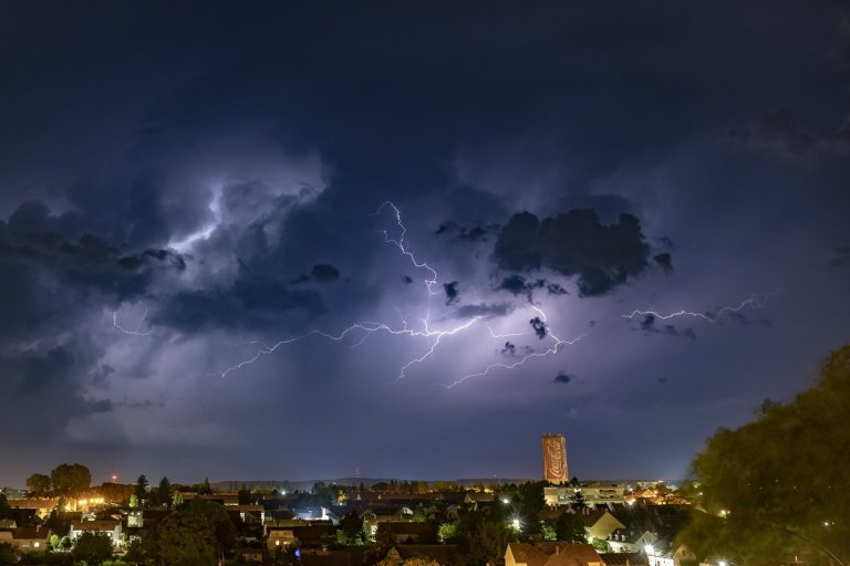 Új tanulmány vizsgálja, miért látni mostanában kevesebb villámot