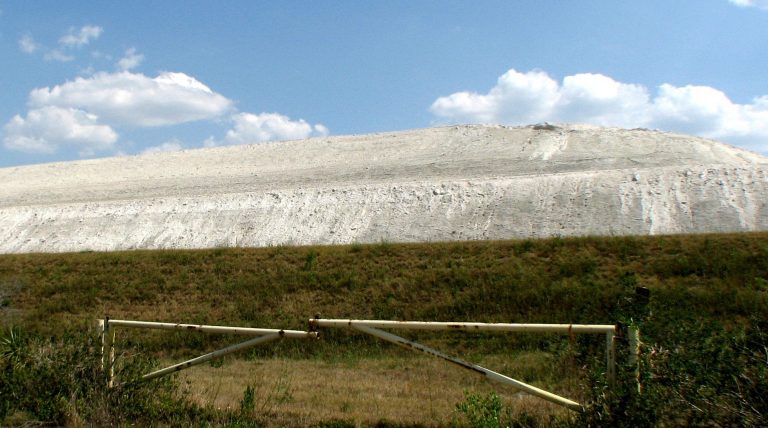 Rákkeltő bányászati hulladékból készült „radioaktív utak” épülhetnek Floridában