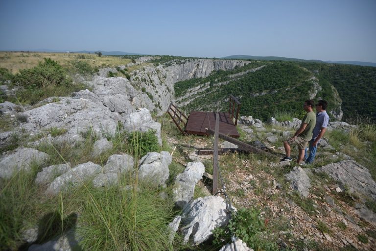 Megtalálták a lezuhant magyar helikopter egyik fontos alkatrészét