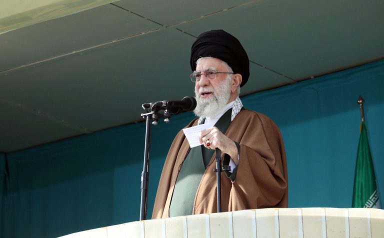 Irán folytatja nukleáris fejlesztéseit, de hajlandó egy alkura a Nyugattal