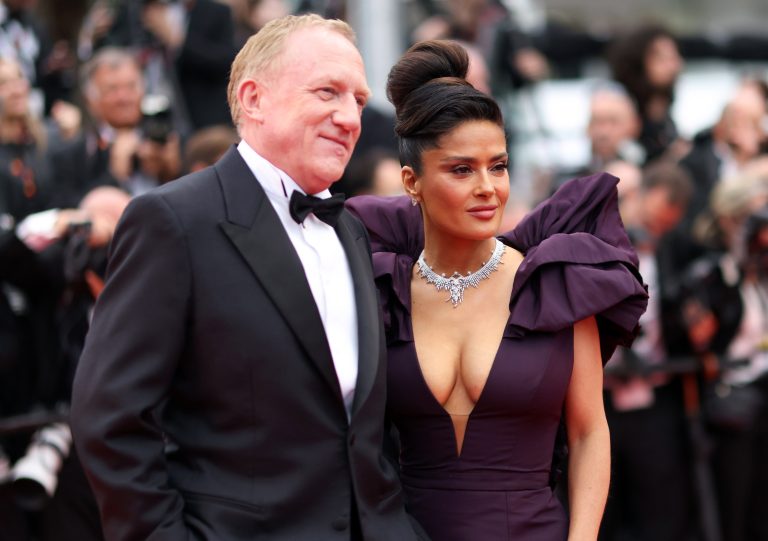 Bikinis fotó készült Salma Hayek-ről, 56 évesen is klasszis