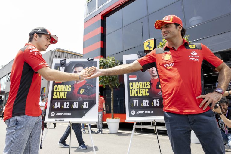 Belsőkamerás nézetből Leclerc dupla előzése a Ferrarival a Spanyol Nagydíjról