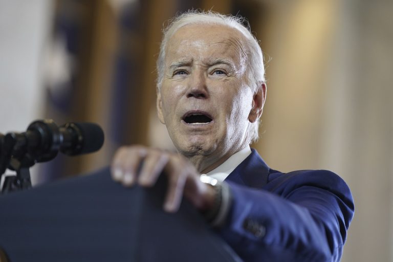 Alvászavara miatt légzést segítő gépet kezdett használni Joe Biden