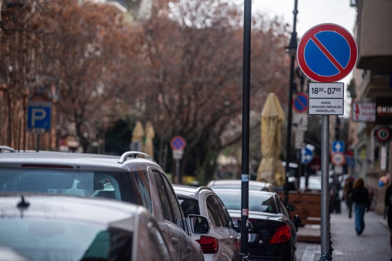 Eldőlt: a VIII. kerület egyes részein is csak a helyiek parkolhatnak ezentúl