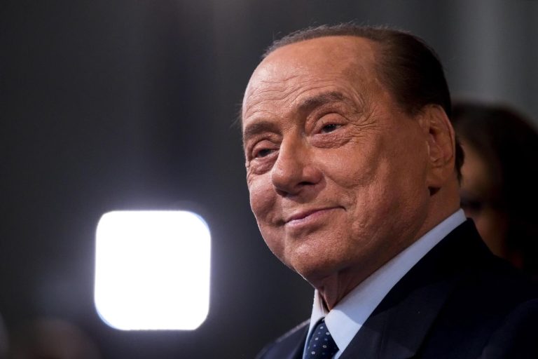 Silvio Berlusconi: a volt olasz miniszterelnök ellentmondásos élete