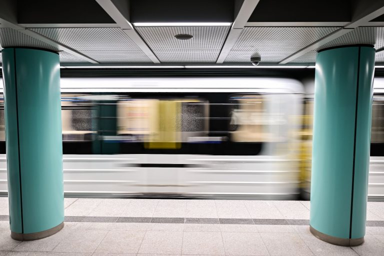 Újabb nyarat kell átvészelniük klíma nélkül az M3-as metró utasainak