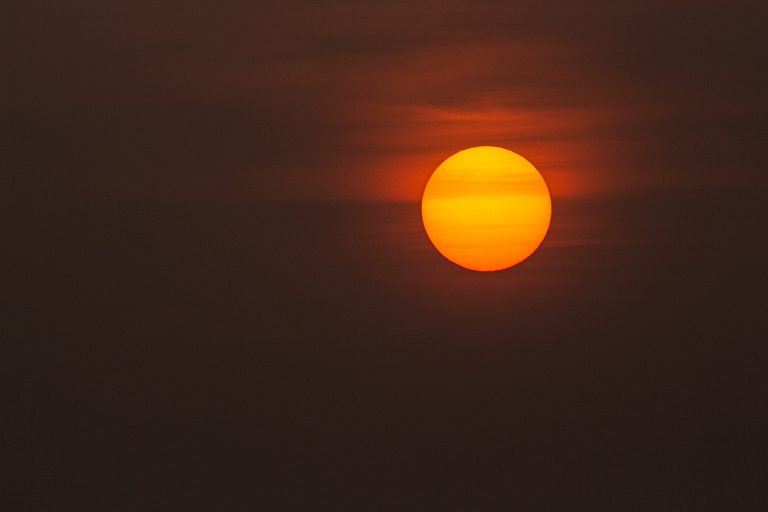 Ilyen időjárás vár ránk vasárnap, ismét lehetnek záporok