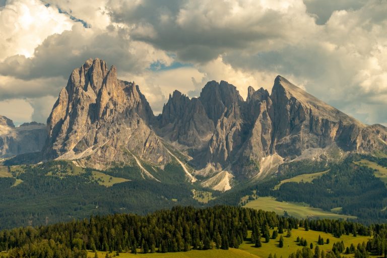 Szörnyethalt egy Budapesten élő brit bázisugró a Dolomitokban