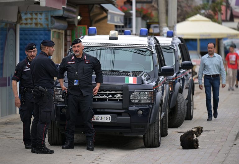 Elképesztő mennyiségű fegyvert és robbanóeszközt adtak le Szerbiában