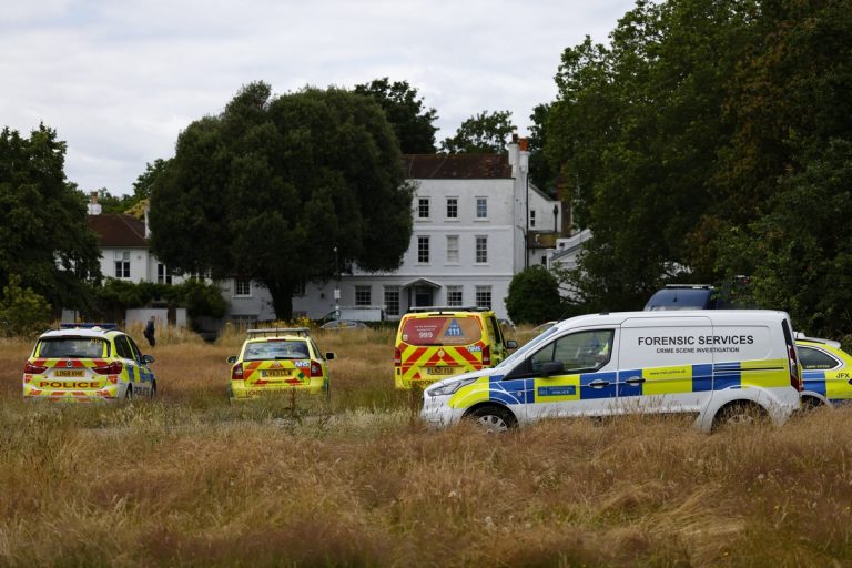 Terepjáró csapódott egy londoni iskolába, kilencen megsérültek