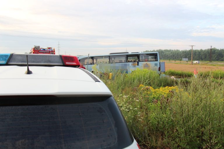 Teljes útzár van érvényben Kisvárda térségben, ukrán busz ütközött