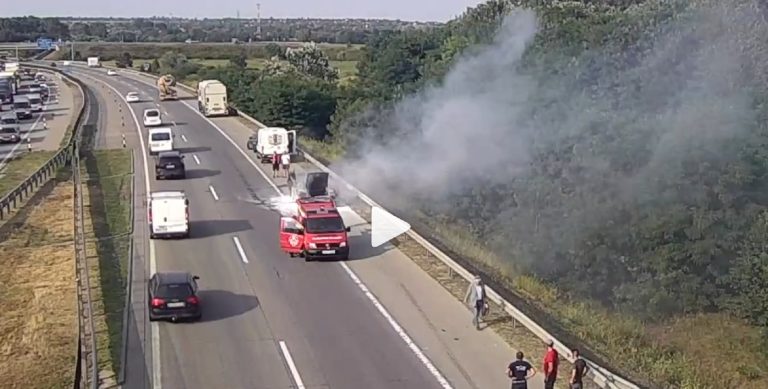 Videón, ahogyan lángolni kezd a hibrid Porsche az M0-son