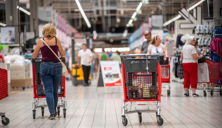 Újabb akciókkal várja a Bizalomkártyás vásárlókat az Auchan