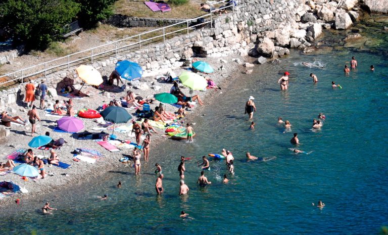 Horvátországban törvénybe foglalták, hogy tilos pénzt kérni a strandok használatáért