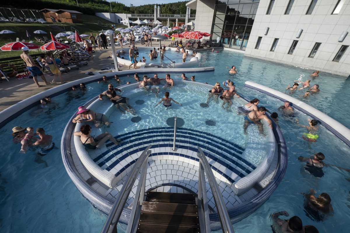 Szombaton lesz a Strandok éjszakája, rengeteg fürdő várja a vendégeket