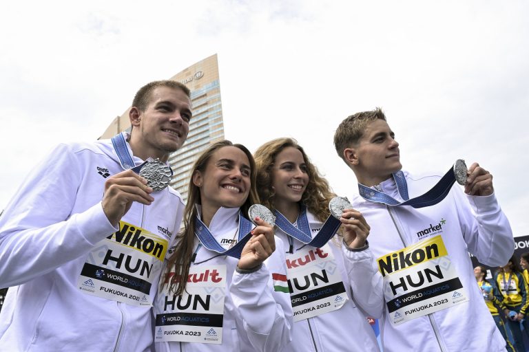 Óriási siker a vizes vb-n, ezüstérmesek a nyíltvízi magyar úszók