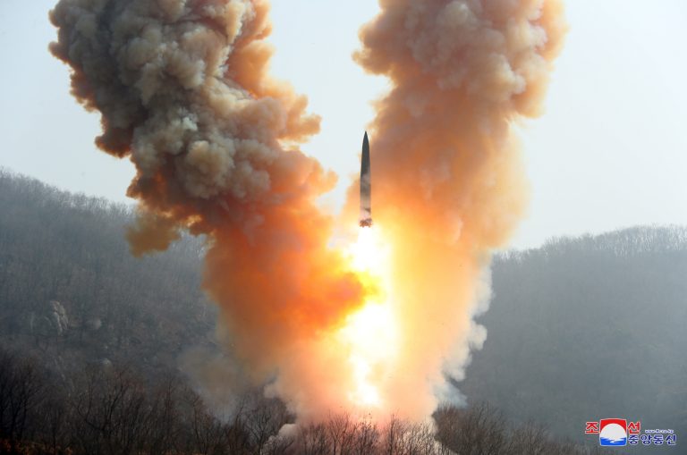 A bepöccent Észak-Korea az USA kémrepülőgépeinek kilövésével fenyegetőzik