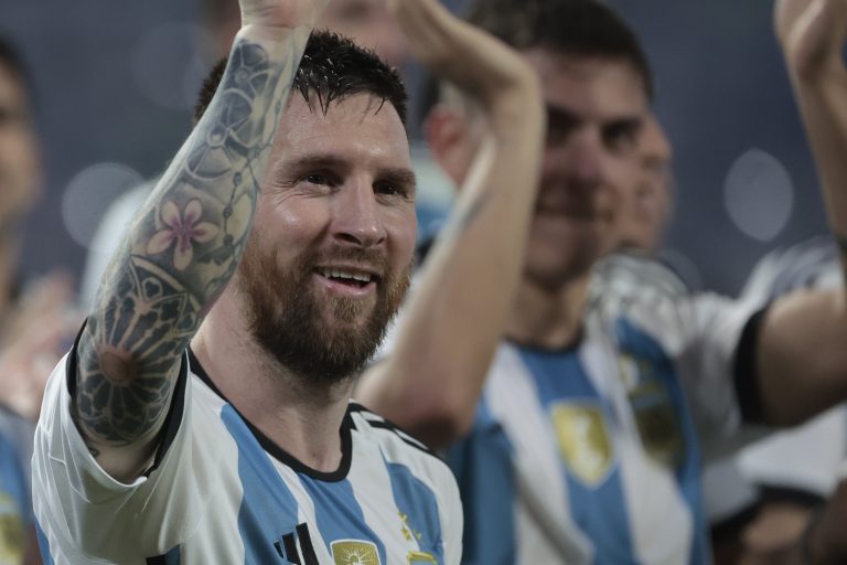 Az Adidas újra piacra dobja Argentína 1994-es vb-mezét, Messinek már van is belőle