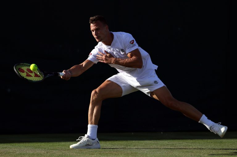 Fucsovics korábbi világelső ellen játszik Wimbledonban, Gálfi Dalma is továbbment