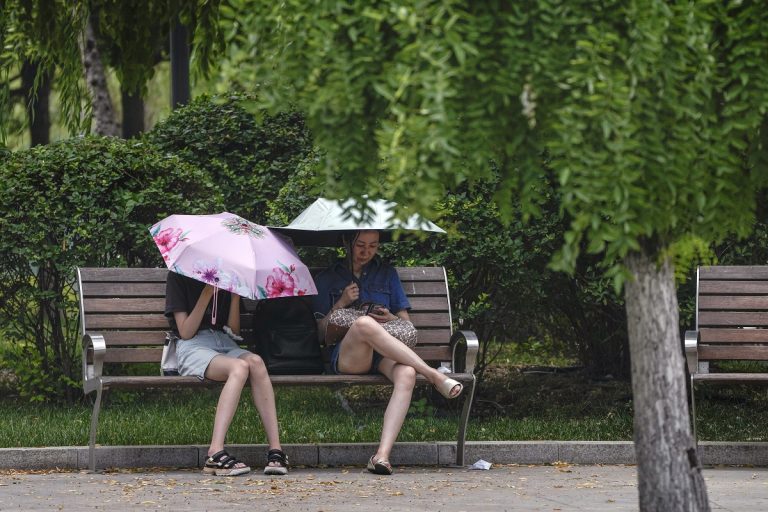 Változatlanul perzselő időjárás vár Észak-Kína lakosaira