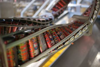 A HELL megkezdi az első olyan energiaital gyártását, melyet AI fejlesztett ki